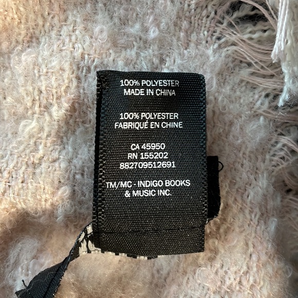 Love & Lore Reading Shawl/Wrap - Picture 4 of 5